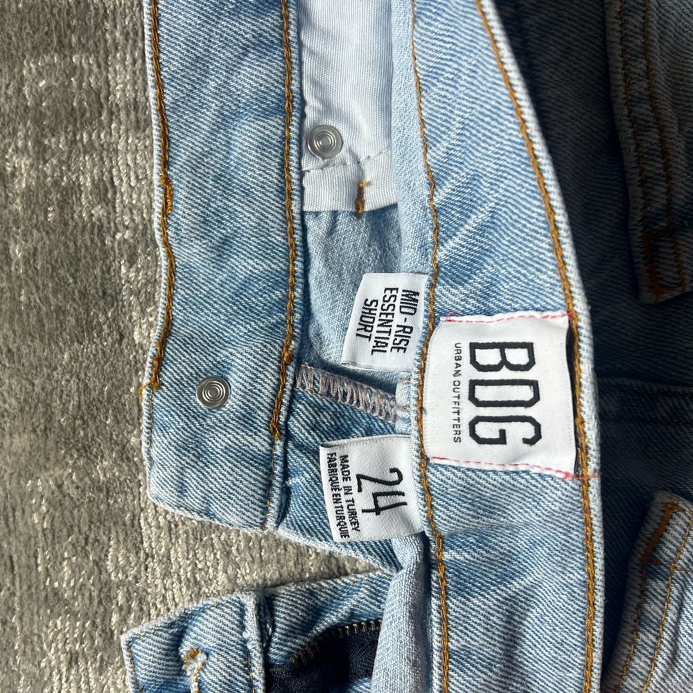 URBAN OUTFITTERS Jean shorts